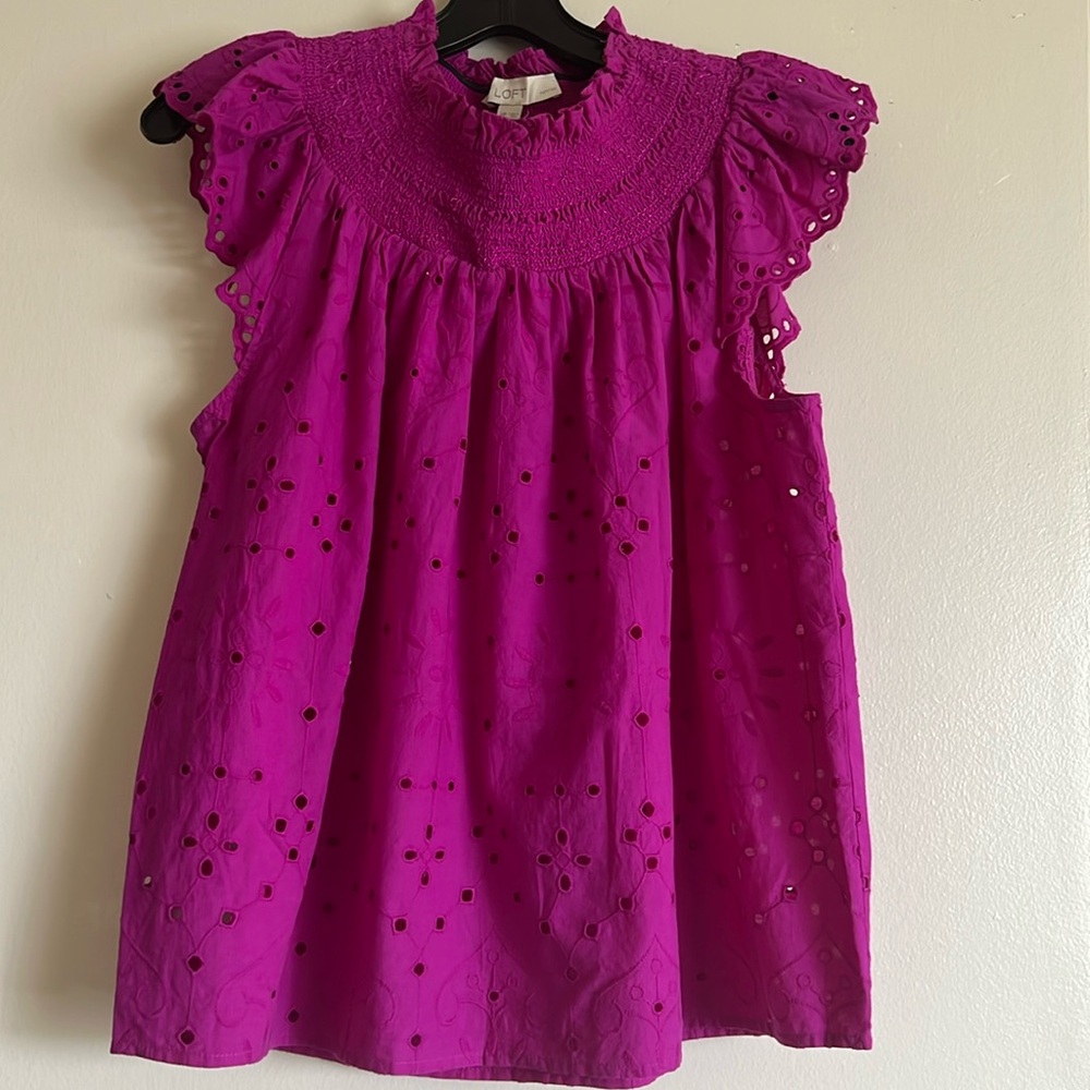 Loft eyelet top